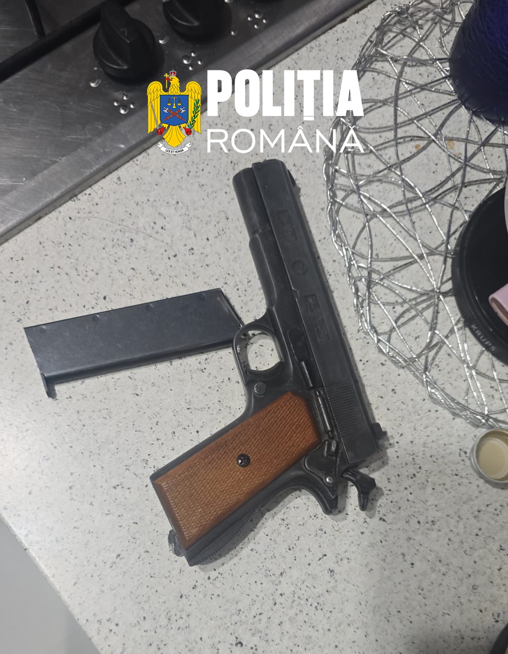 16 percheziții în Timiș, într-un dosar cu hoți de locuințe. Printre suspecți, chiar un polițist