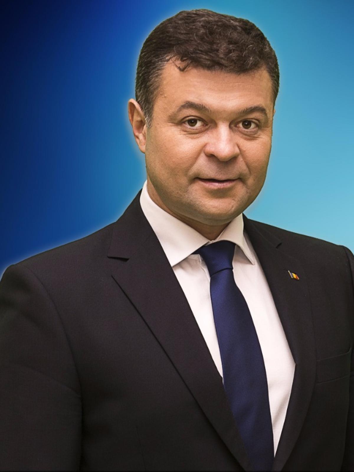 Şase persoane, între care şi un poliţist, reţinute în urma percheziţiilor în dosarul furturilor calificate de la Timișoara